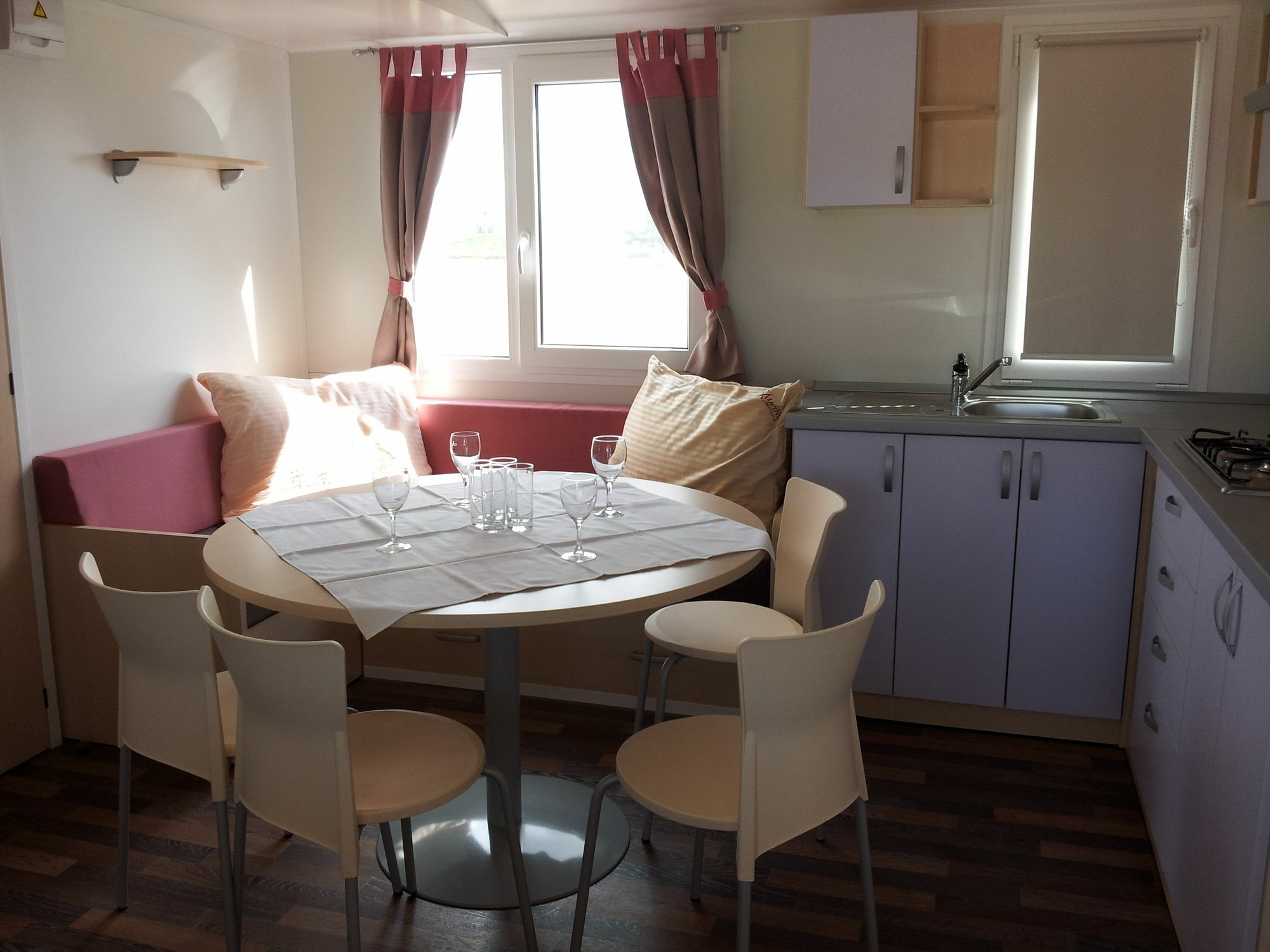 Mobile Homes Peros Затон Екстериор снимка