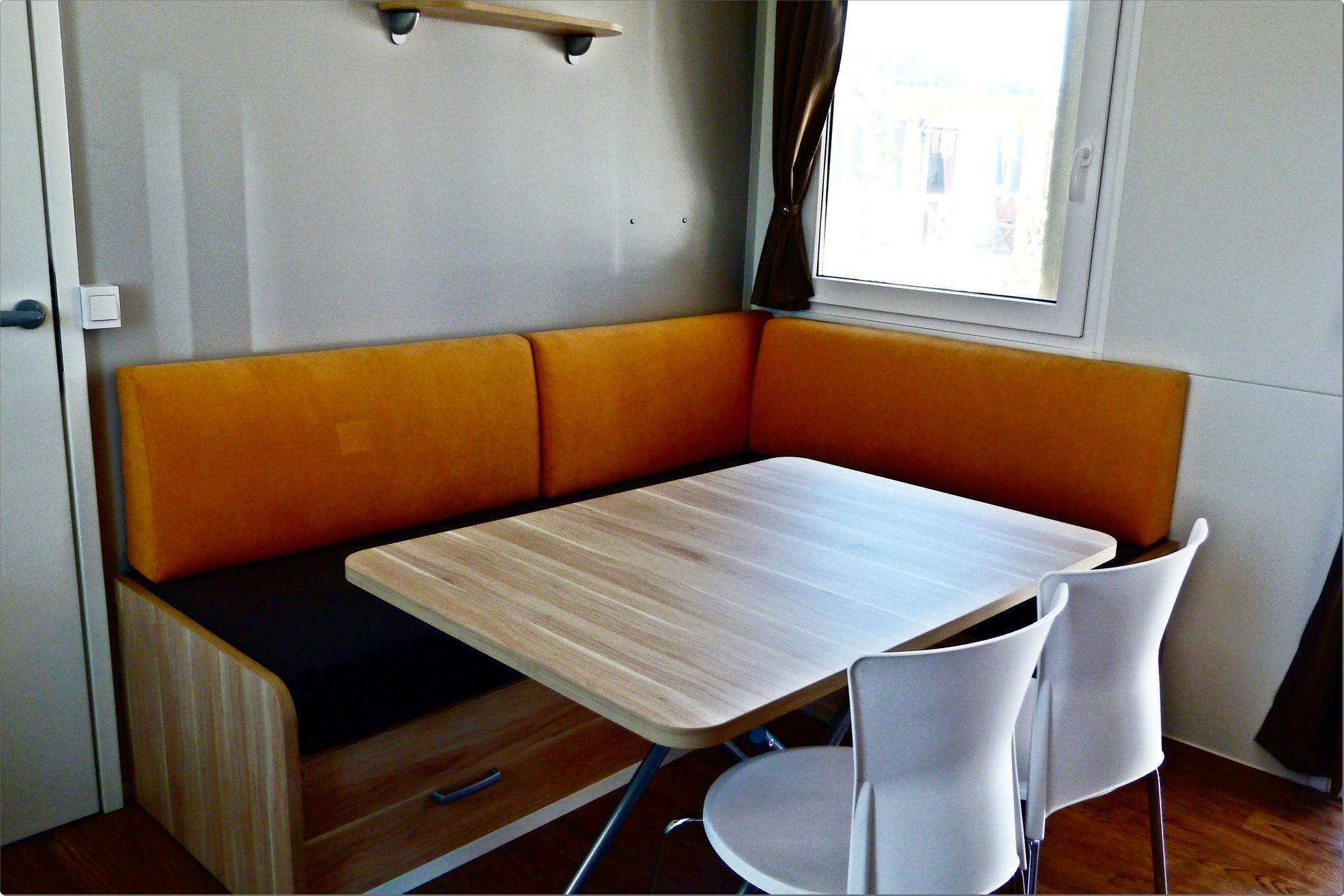 Mobile Homes Peros Затон Екстериор снимка